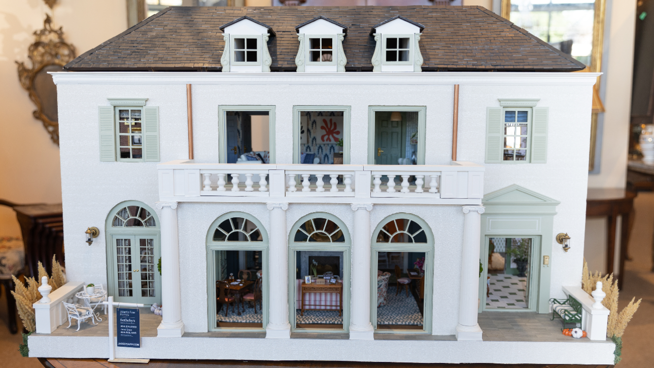 JessicaBadleyExteriorDollhouse